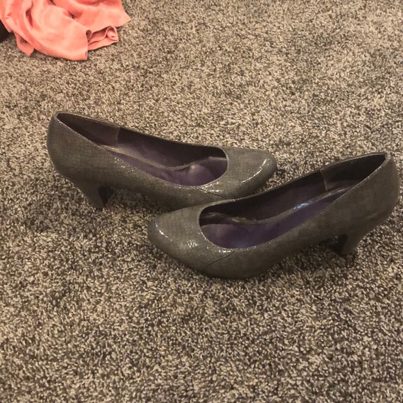 Size 9 snake skin print heels - Picture 3 of 7